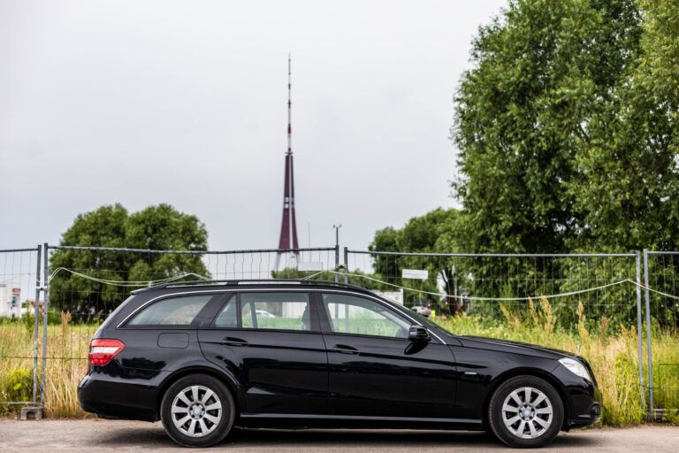 MERCEDES BENZ E220 – 5