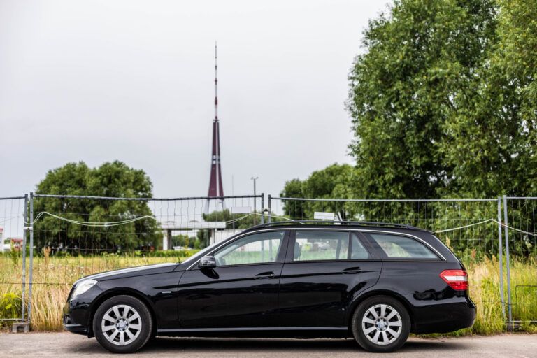 MERCEDES BENZ E220 – 4