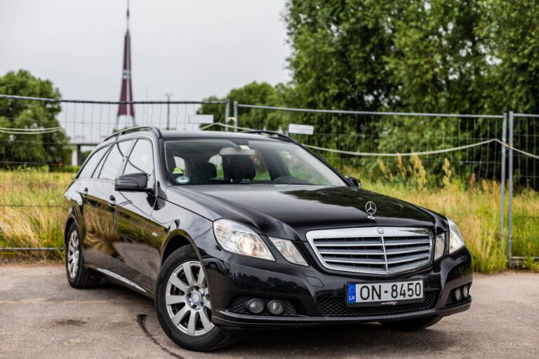 MERCEDES BENZ E220 – 3