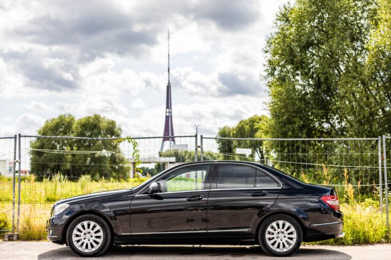 MERCEDES BENZ C220 – 4