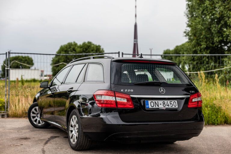 MERCEDES BENZ E220 – 6