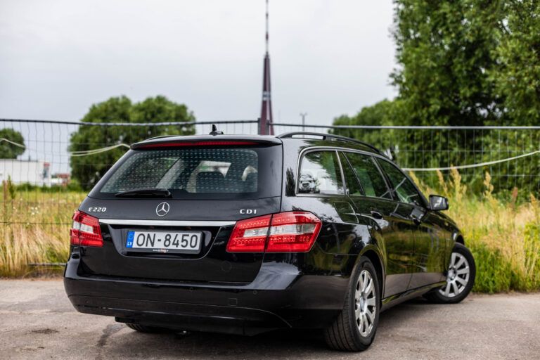 MERCEDES BENZ E220 – 7