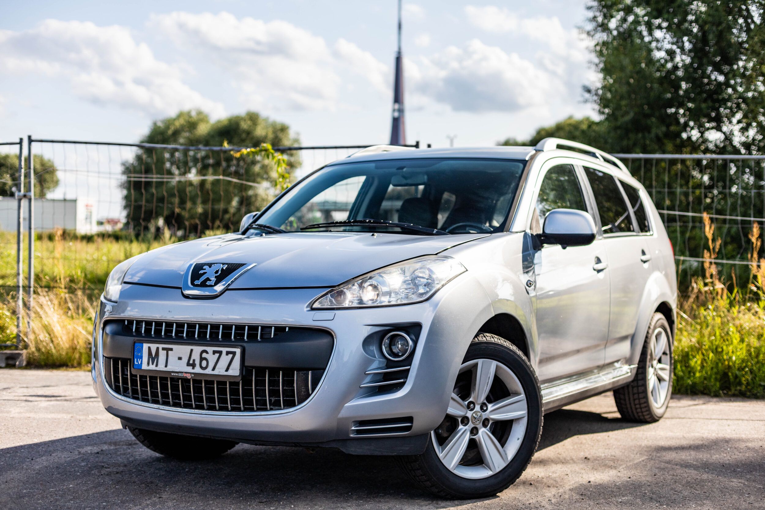 PEUGEOT 4007