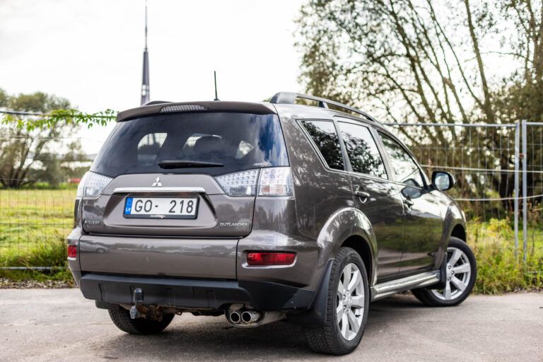 MITSUBISHI OUTLANDER – 7