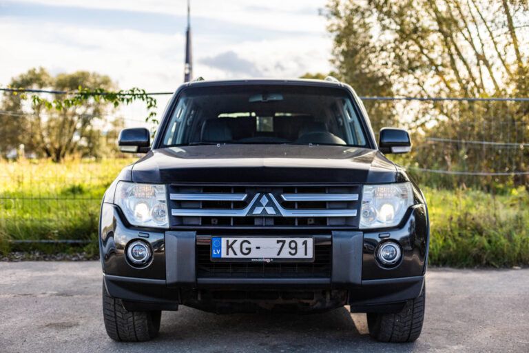 MITSUBISHI PAJERO – 3