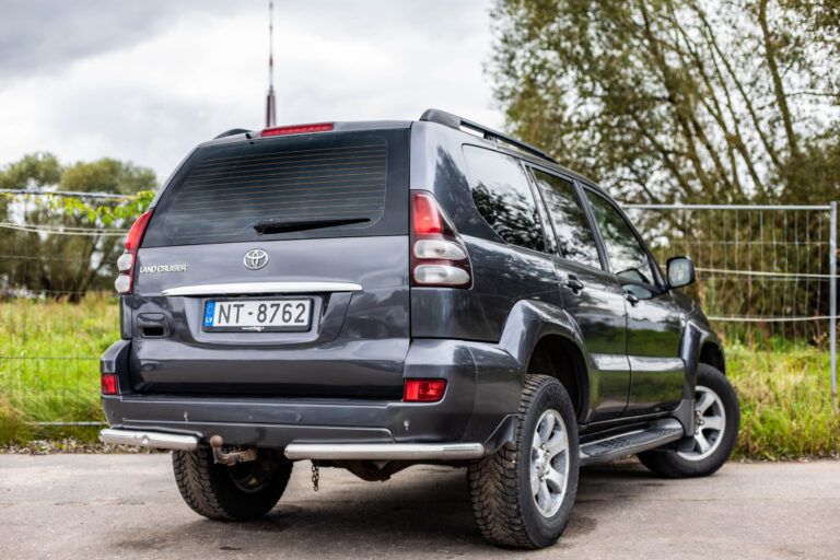 TOYOTA LAND CRUISER – 7