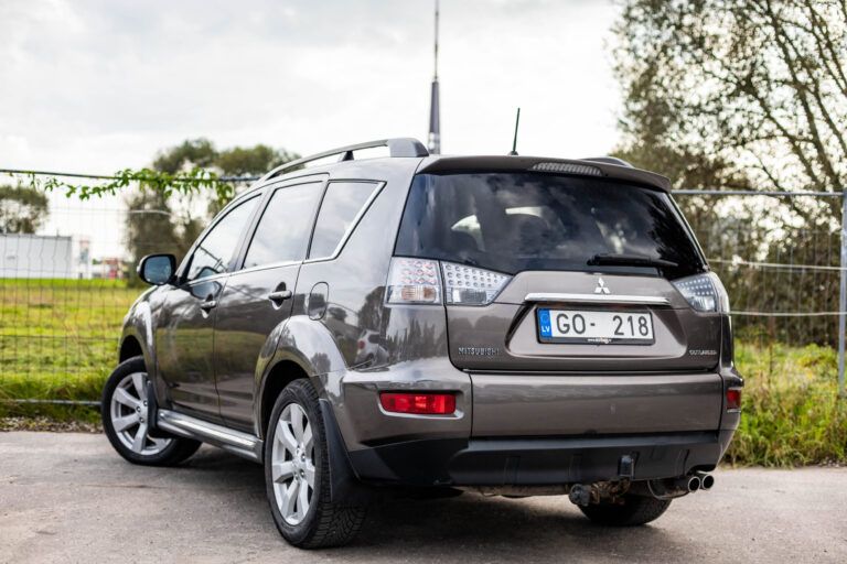 MITSUBISHI OUTLANDER – 6