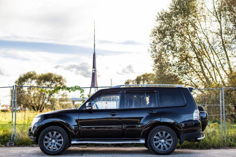 MITSUBISHI PAJERO – 4