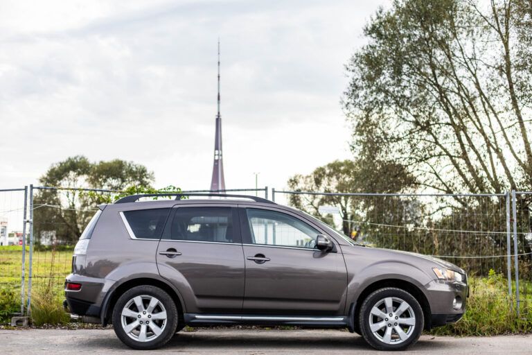 MITSUBISHI OUTLANDER – 5