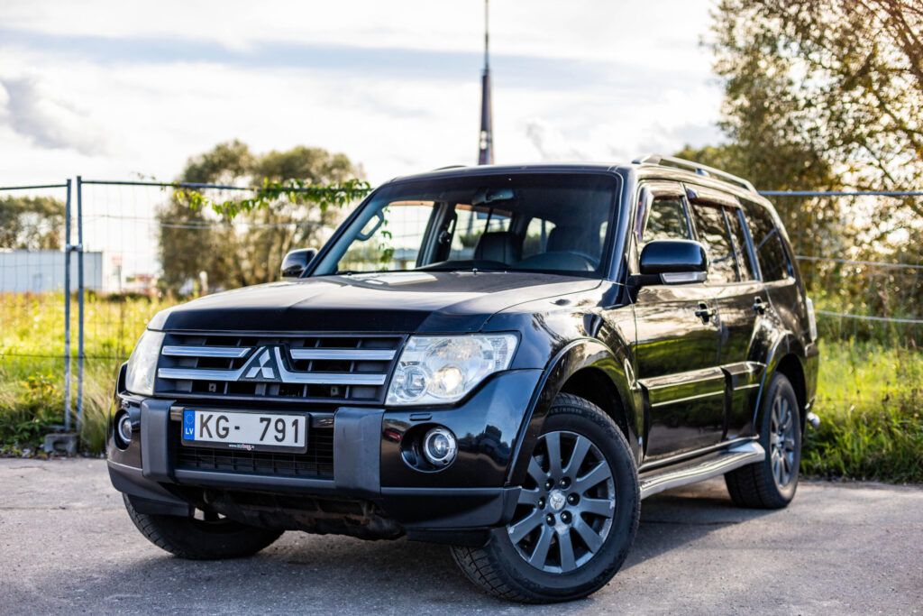 MITSUBISHI PAJERO
