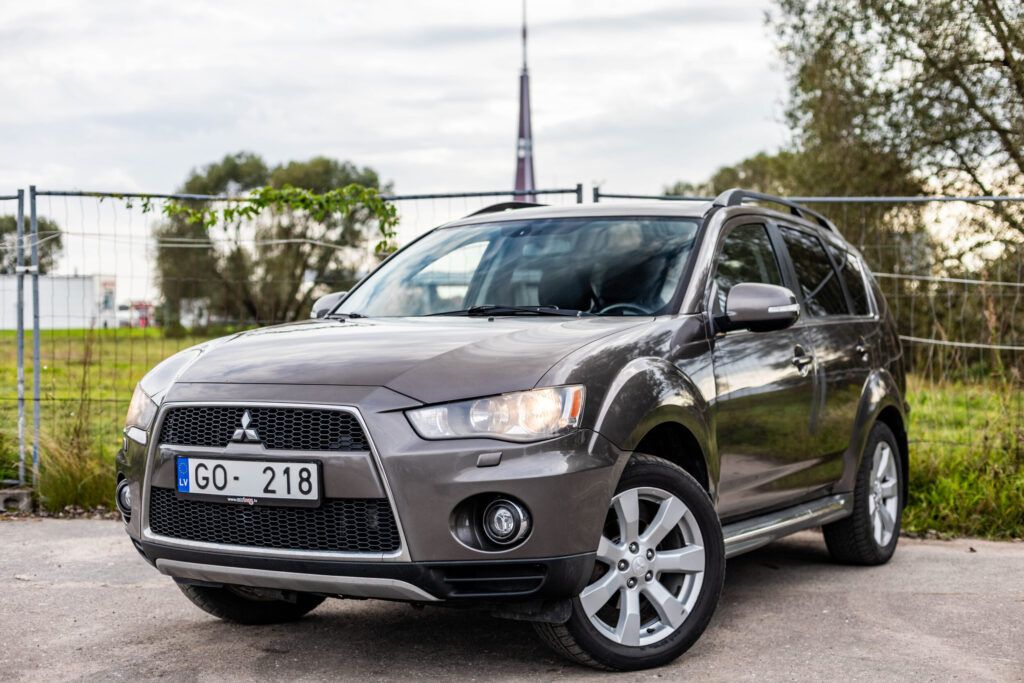 MITSUBISHI OUTLANDER