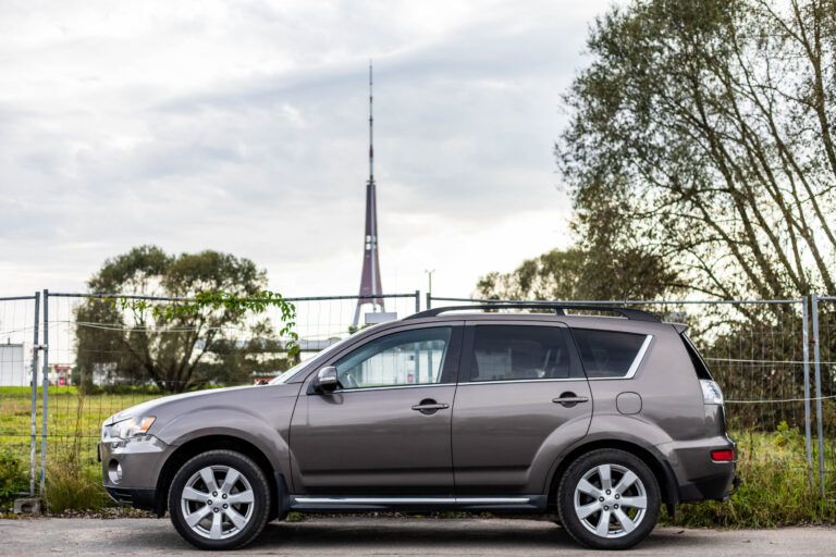 MITSUBISHI OUTLANDER – 4