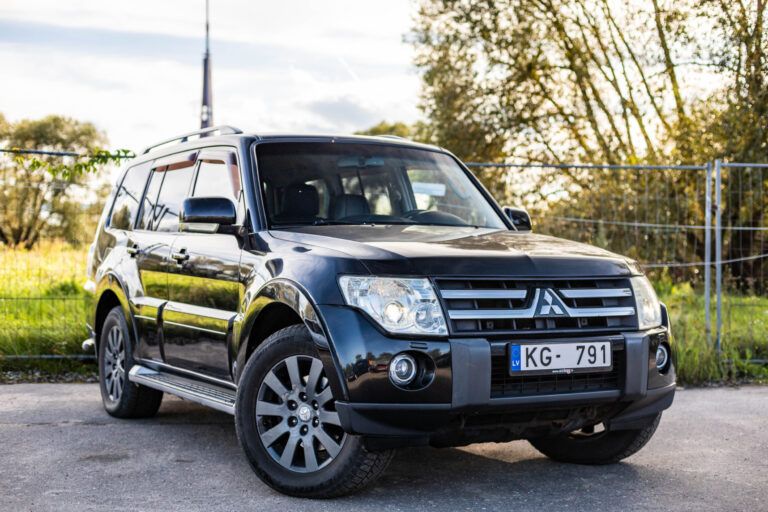 MITSUBISHI PAJERO – 2