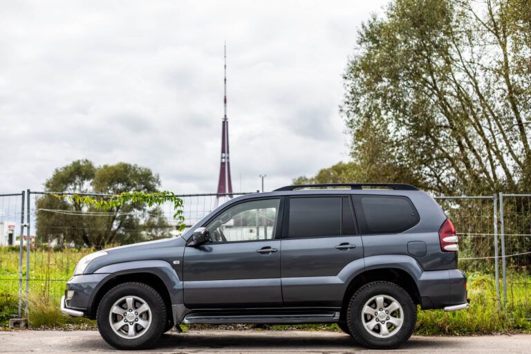 TOYOTA LAND CRUISER – 4