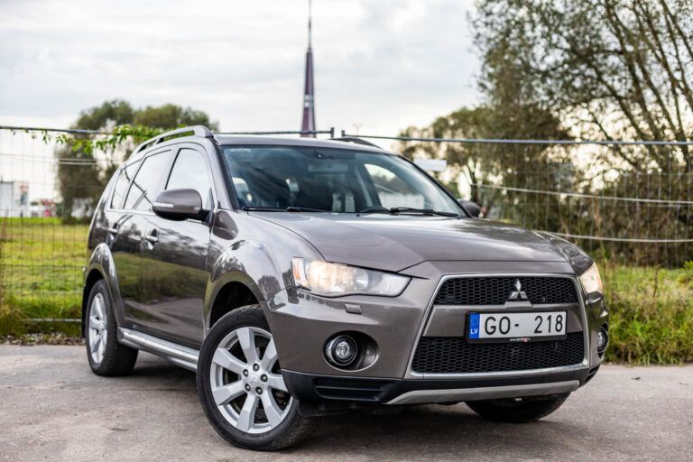 MITSUBISHI OUTLANDER – 2