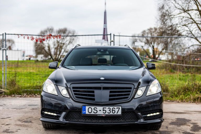 MERCEDES BENZ E350 – 3