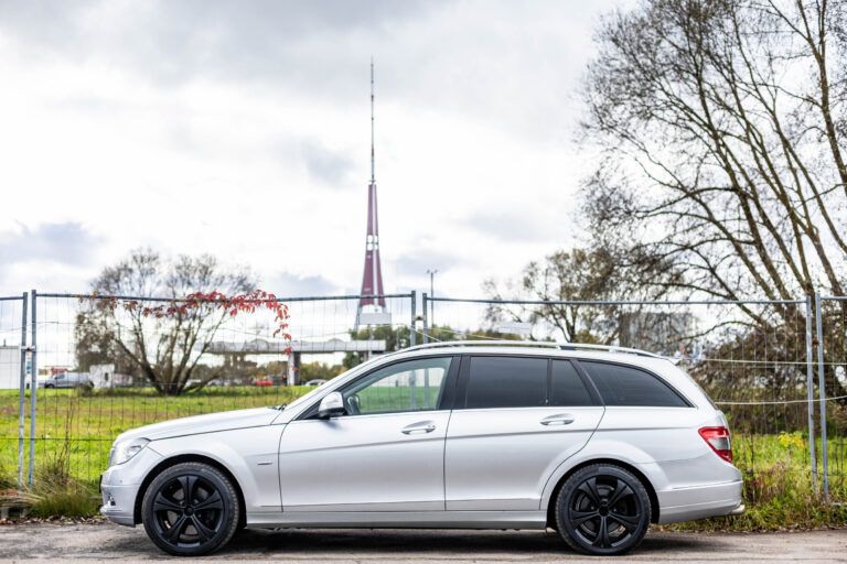 MERCEDES BENZ C320 – 4